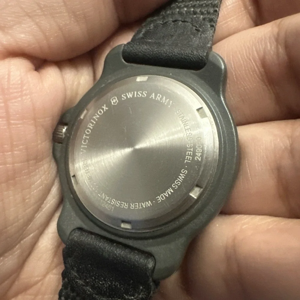 Vintage VICTORINOX SWISS ARMY Men's 40mm Black Watch SWISS MADE Untested As Is